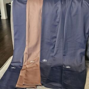 Alo Yoga Leggings in Navy and Tan